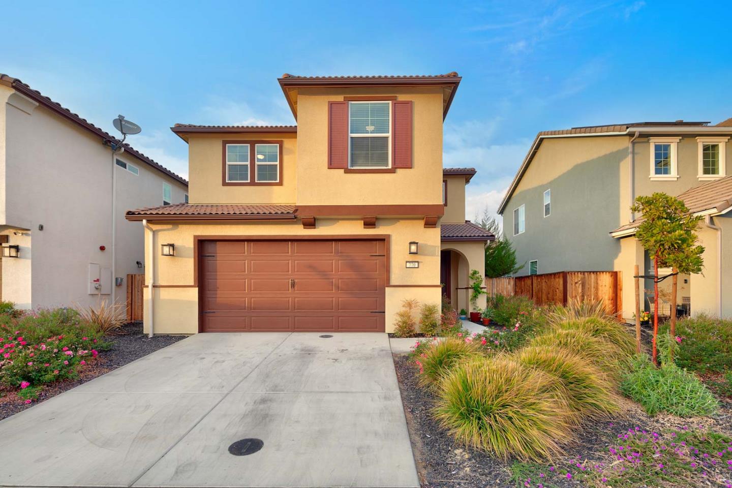 Detail Gallery Image 1 of 1 For 770 Granada Way, Hollister,  CA 95023 - 3 Beds | 2/1 Baths