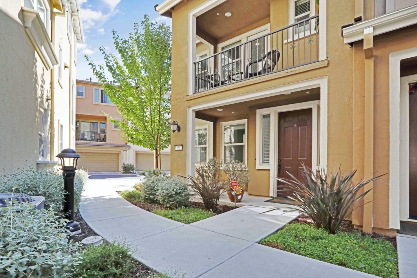 Detail Gallery Image 1 of 1 For 252 Montalcino Cir, San Jose,  CA 95111 - 4 Beds | 3/1 Baths
