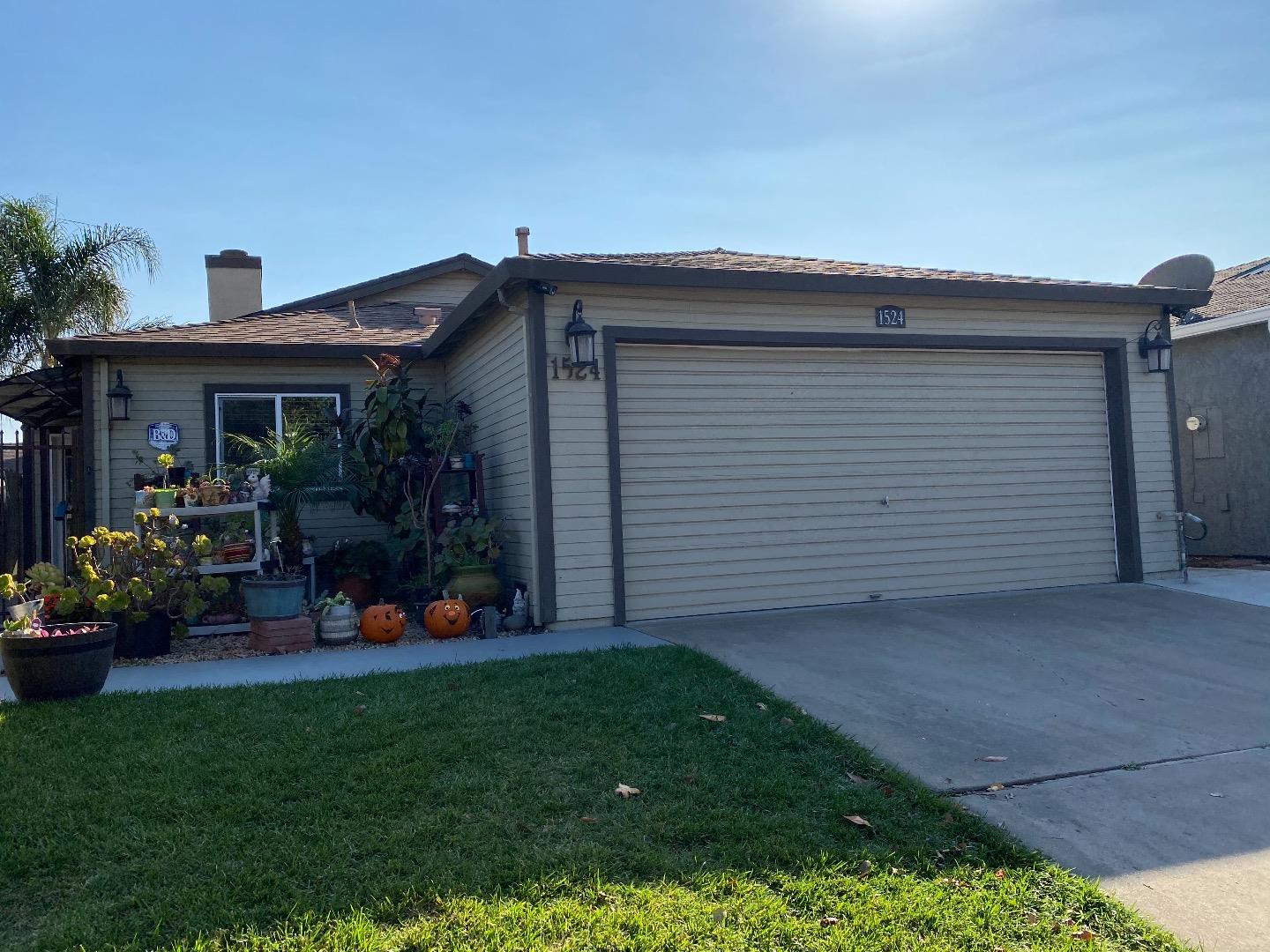 1524 Wheeler Dr, Salinas, CA 93906 3 Beds 2 Baths (Sold