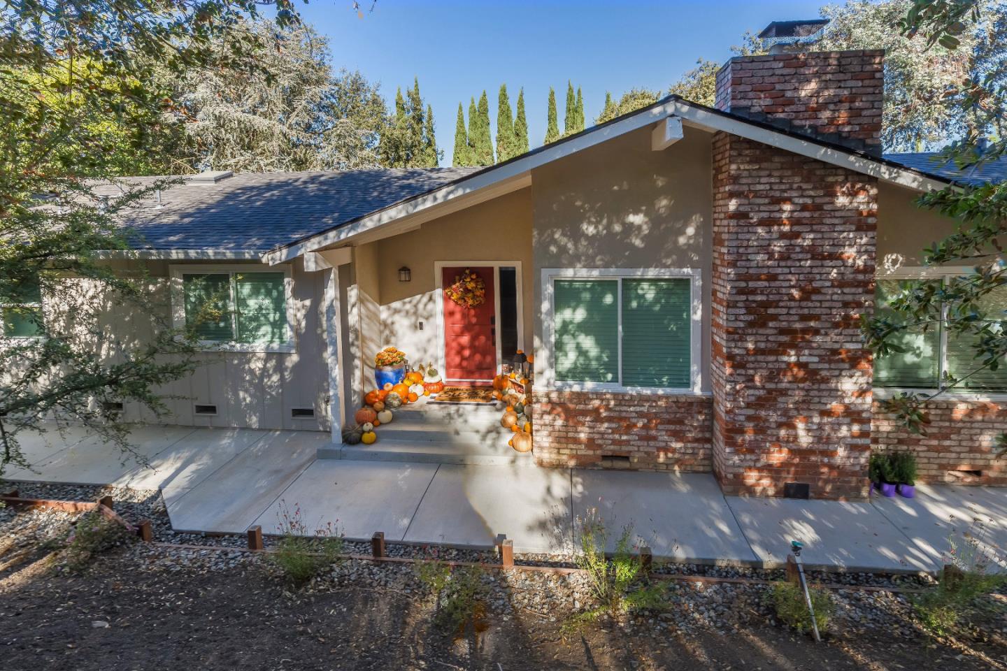 16815 Jackson Oaks Dr, Hill, CA 95037 4 Beds 2/1 Baths (Sold