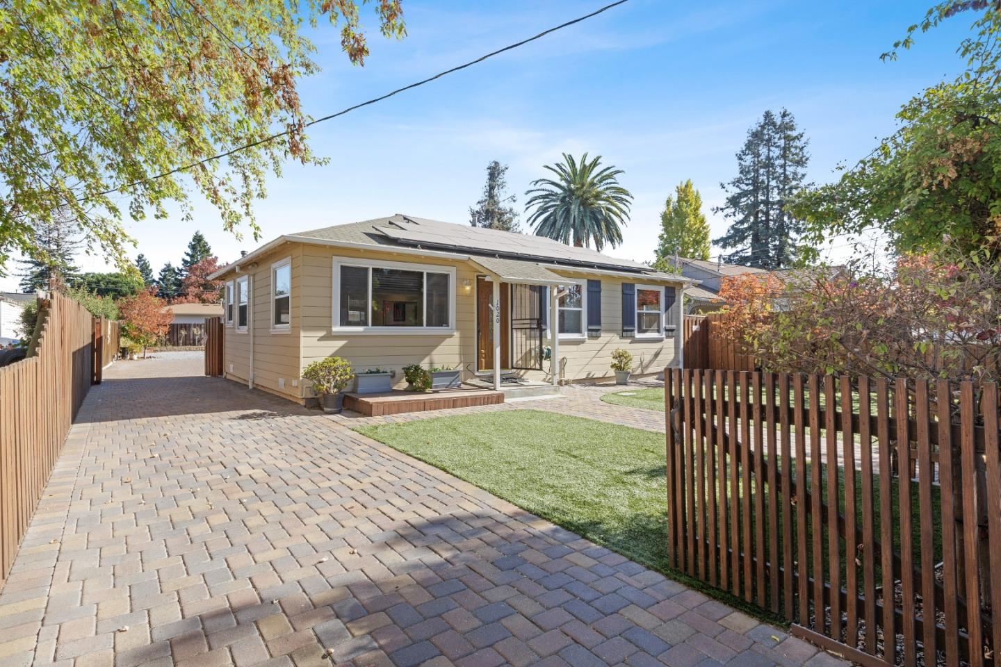 1020 8th Ave, Redwood City, CA 94063 3 Beds 1 Baths (Active