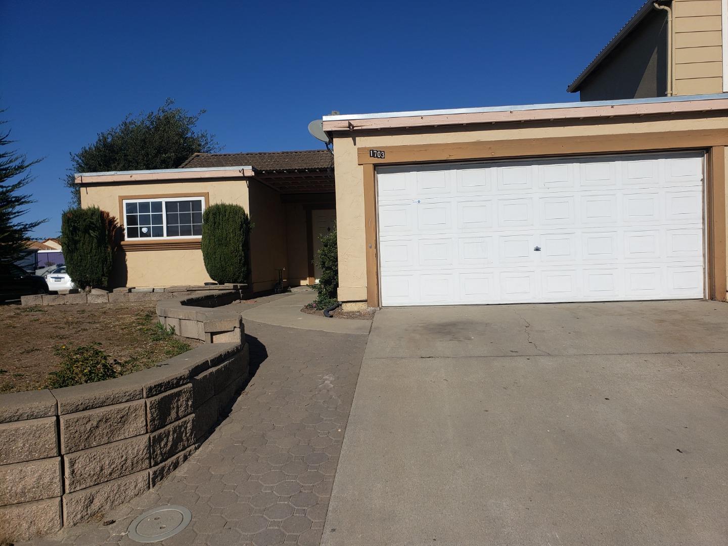 Detail Gallery Image 1 of 1 For 1703 Cherokee Dr, Salinas,  CA 93906 - 2 Beds | 1 Baths