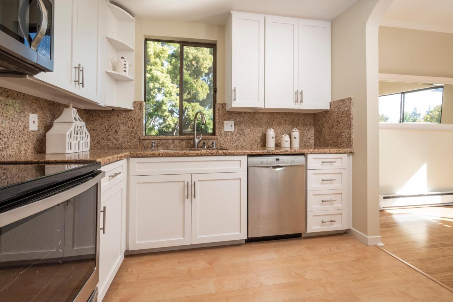 Detail Gallery Image 1 of 1 For 217 8th Ave #301,  San Mateo,  CA 94401 - 2 Beds | 2 Baths