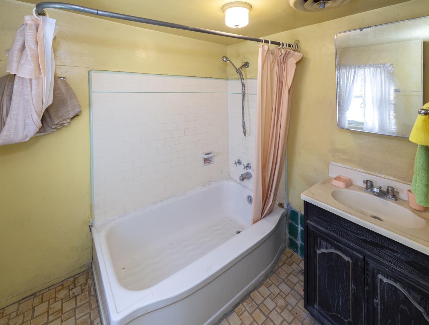 14 & 16 Porter Drive, ROYAL OAKS, California 95076, ,Comm Industrial For Sale,For Sale,Porter Drive,40961999