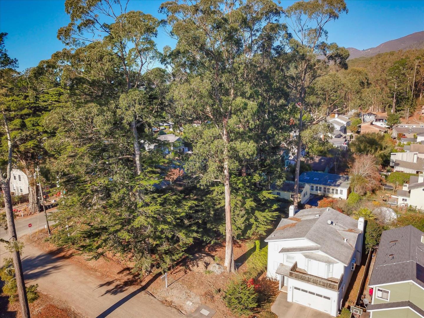 825 Edison Street, MONTARA, California 94037, ,Lots And Land,For Sale,Edison Street,40964181
