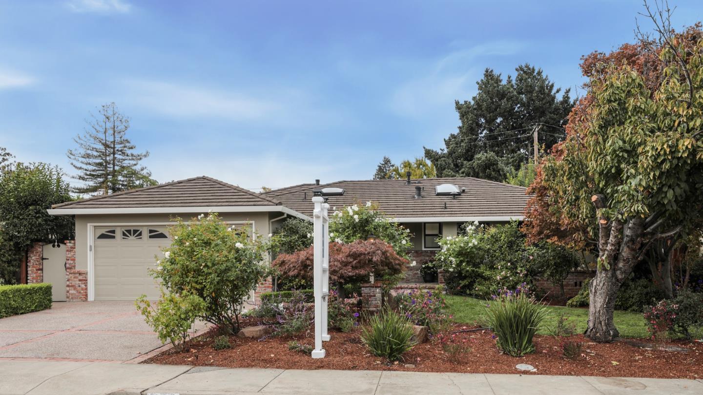 Detail Gallery Image 1 of 1 For 1720 Peartree Ln, Mountain View,  CA 94040 - 3 Beds | 2 Baths