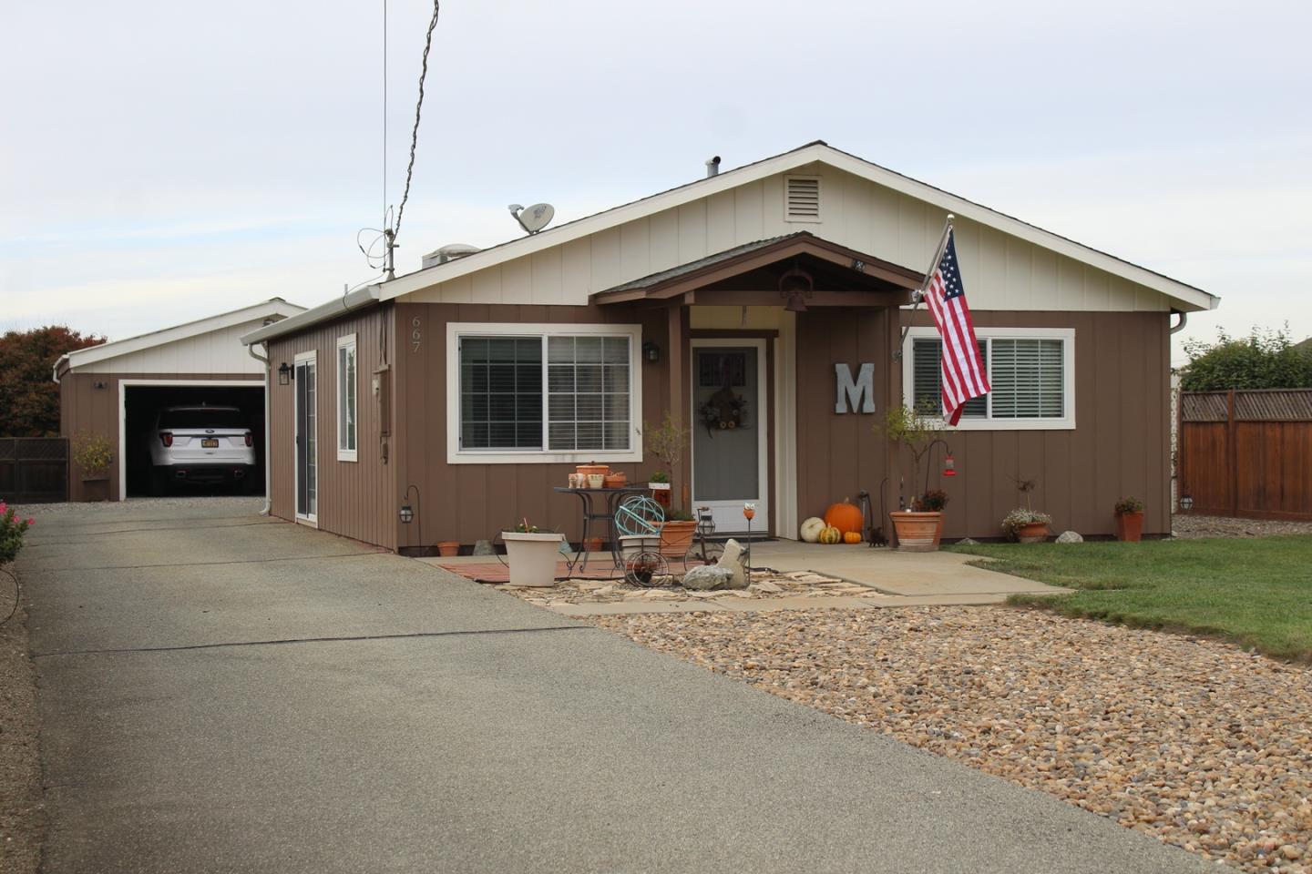 667 Middlefield Rd, Salinas, CA 93906 3 Beds 1 Baths (Sold