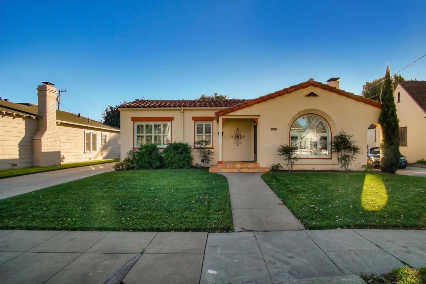 138 E Acacia St, Salinas, CA 93901 4 Beds 2/1 Baths (Sold