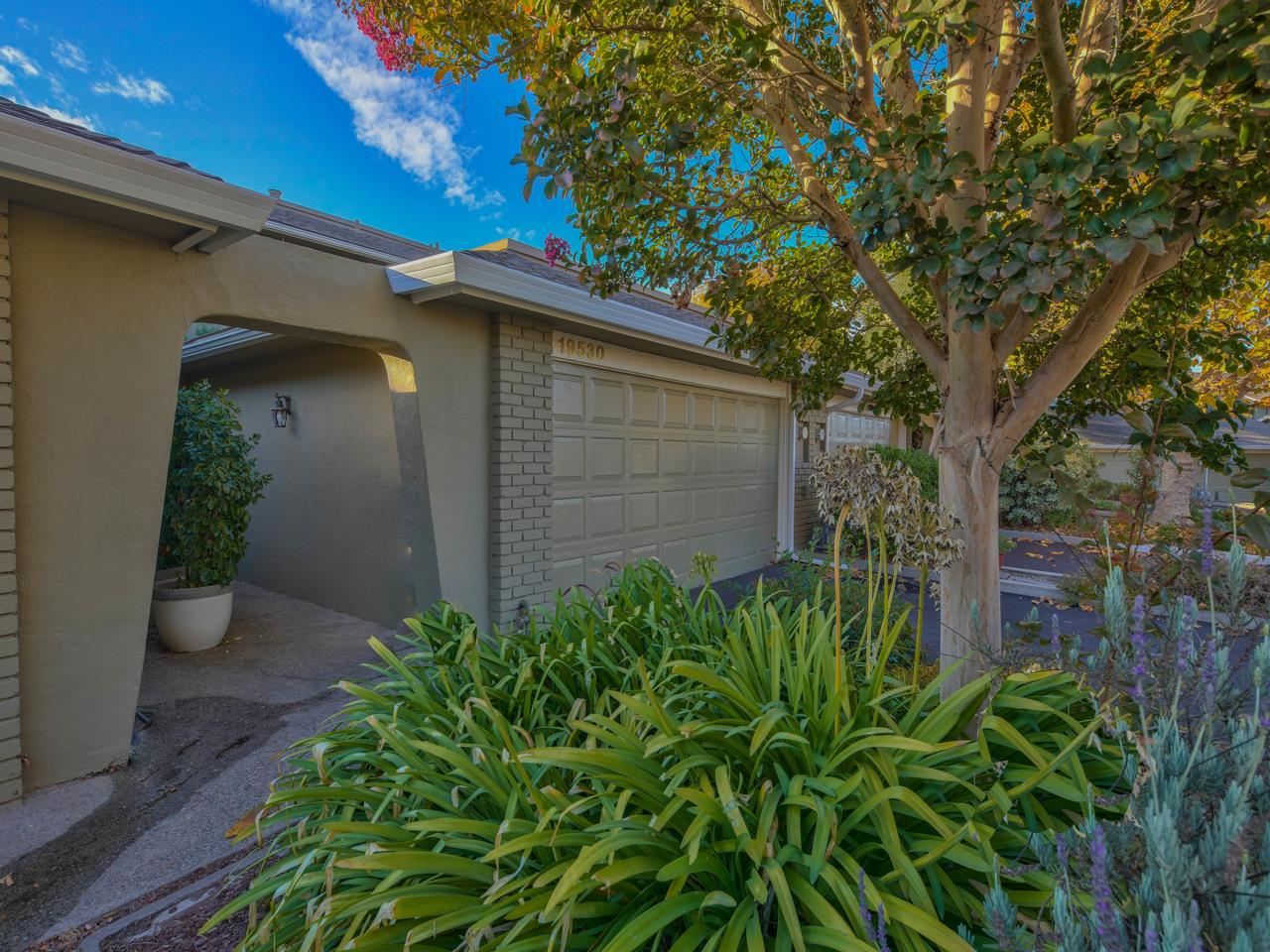 Detail Gallery Image 1 of 1 For 19530 Creekside Ct, Salinas,  CA 93908 - 4 Beds | 3 Baths