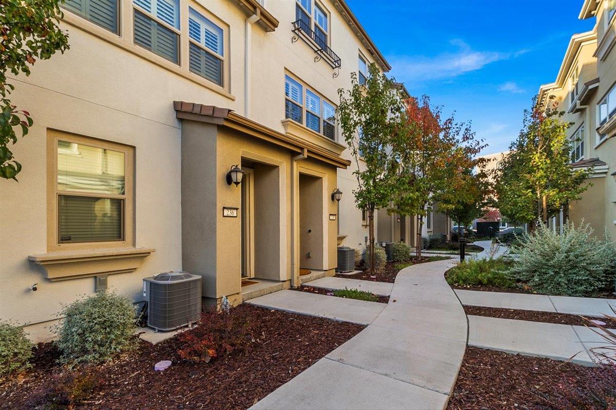 228 Siderno Ct, San Jose, CA 95111 2 Beds 2/1 Baths (Sold