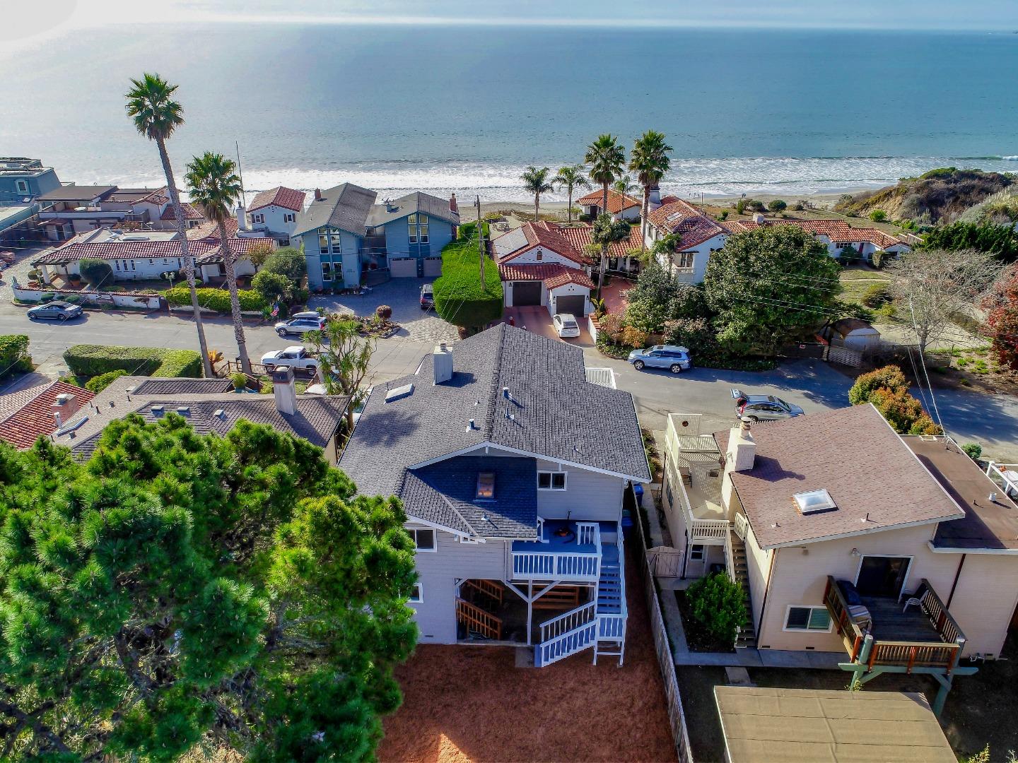 Detail Gallery Image 1 of 1 For 627 Bayview Dr, Aptos,  CA 95003 - 3 Beds | 2/1 Baths