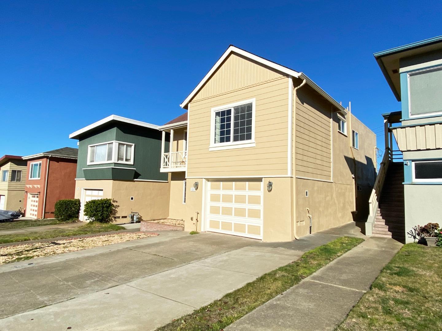 1213 S Mayfair Ave, Daly City, CA 94015 4 Beds 2 Baths (Sold) ML81822046 MLSL