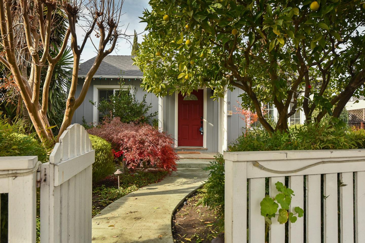 Detail Gallery Image 1 of 1 For 1820 Redwood Ave, Redwood City,  CA 94061 - 2 Beds | 1 Baths
