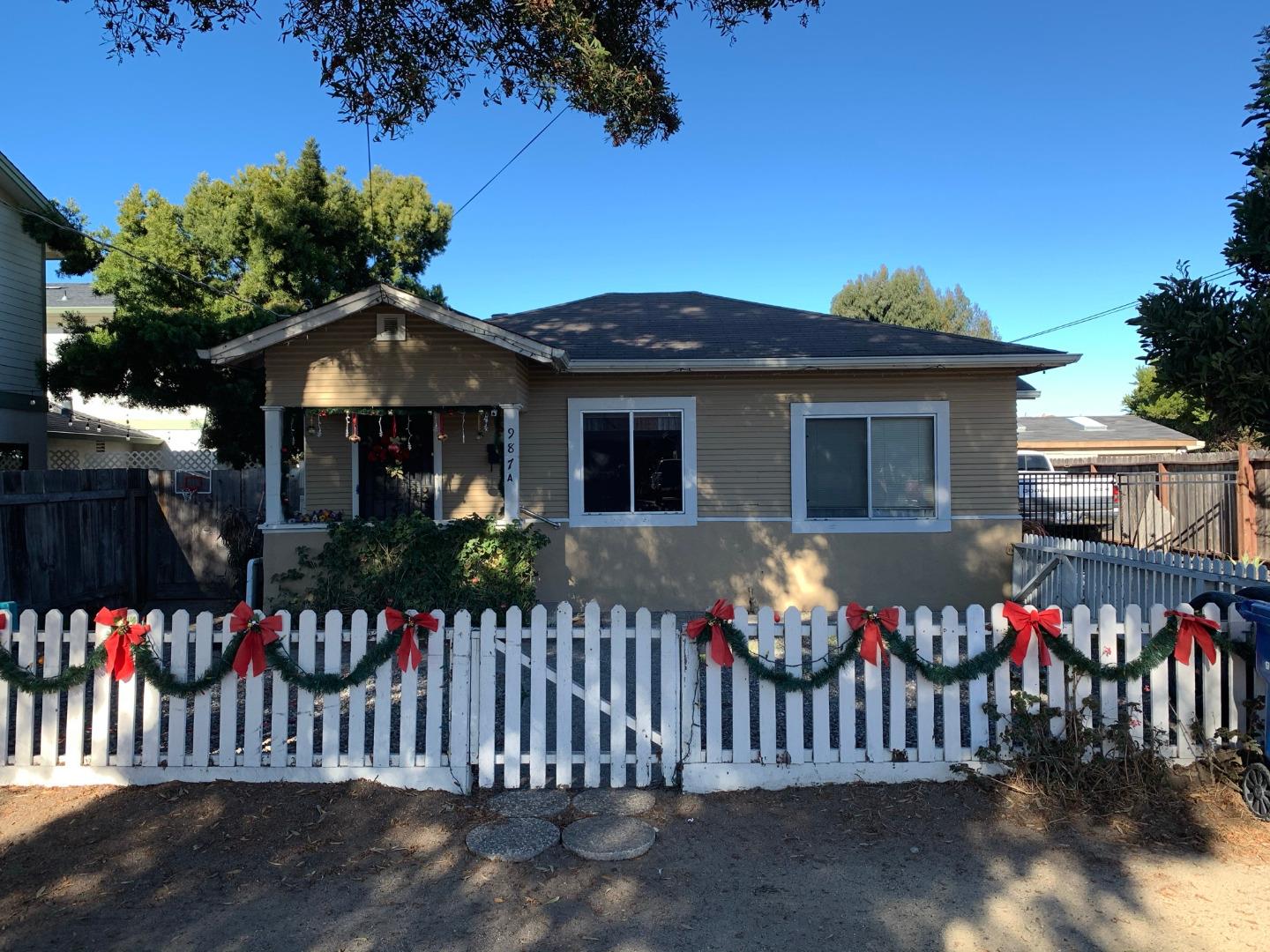 987 Harcourt Ave, Seaside, CA 93955 Beds Baths (Sold