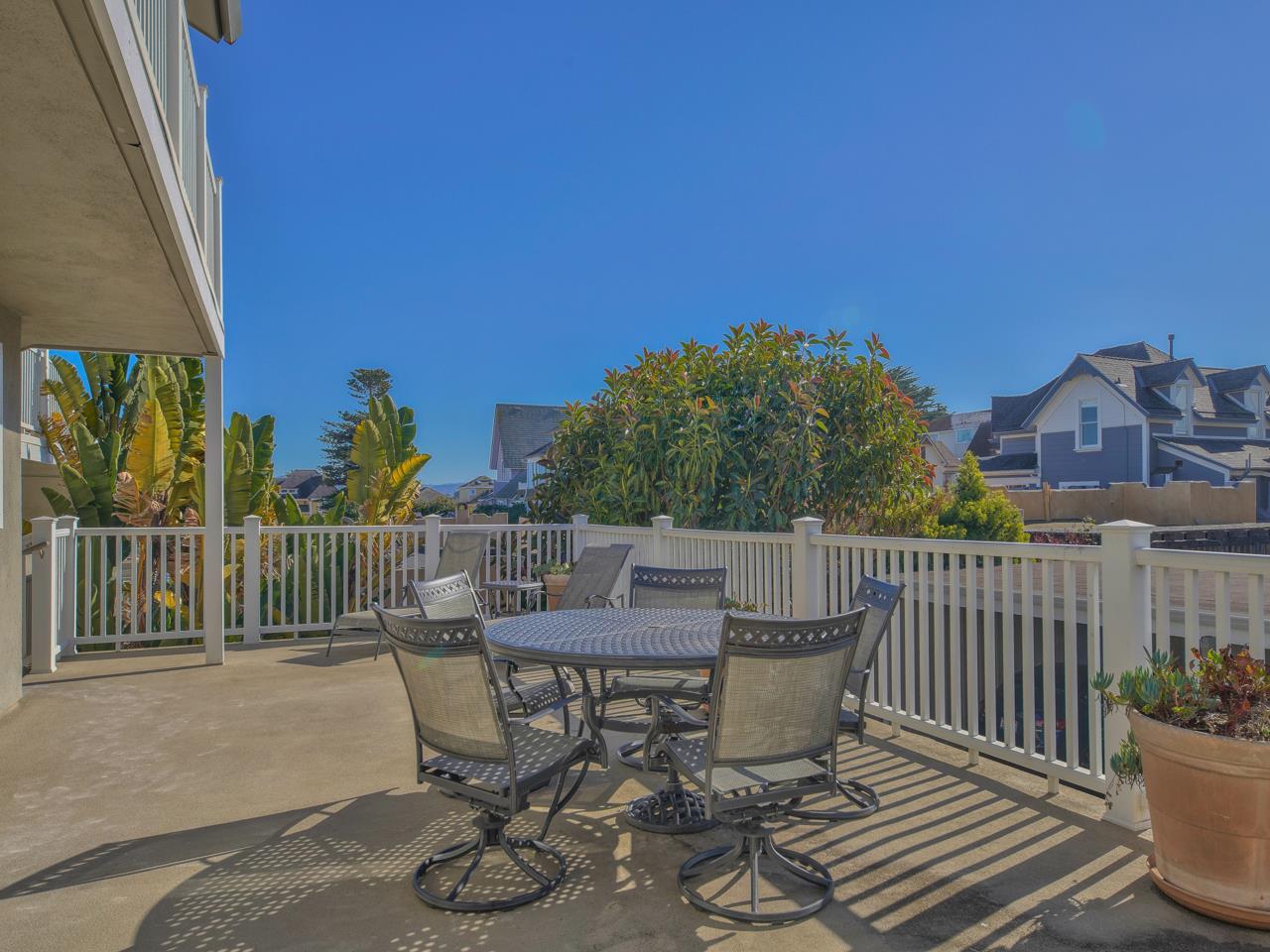 585 Ocean View Blvd 9, Pacific Grove, CA 93950 2 Beds 1 Baths