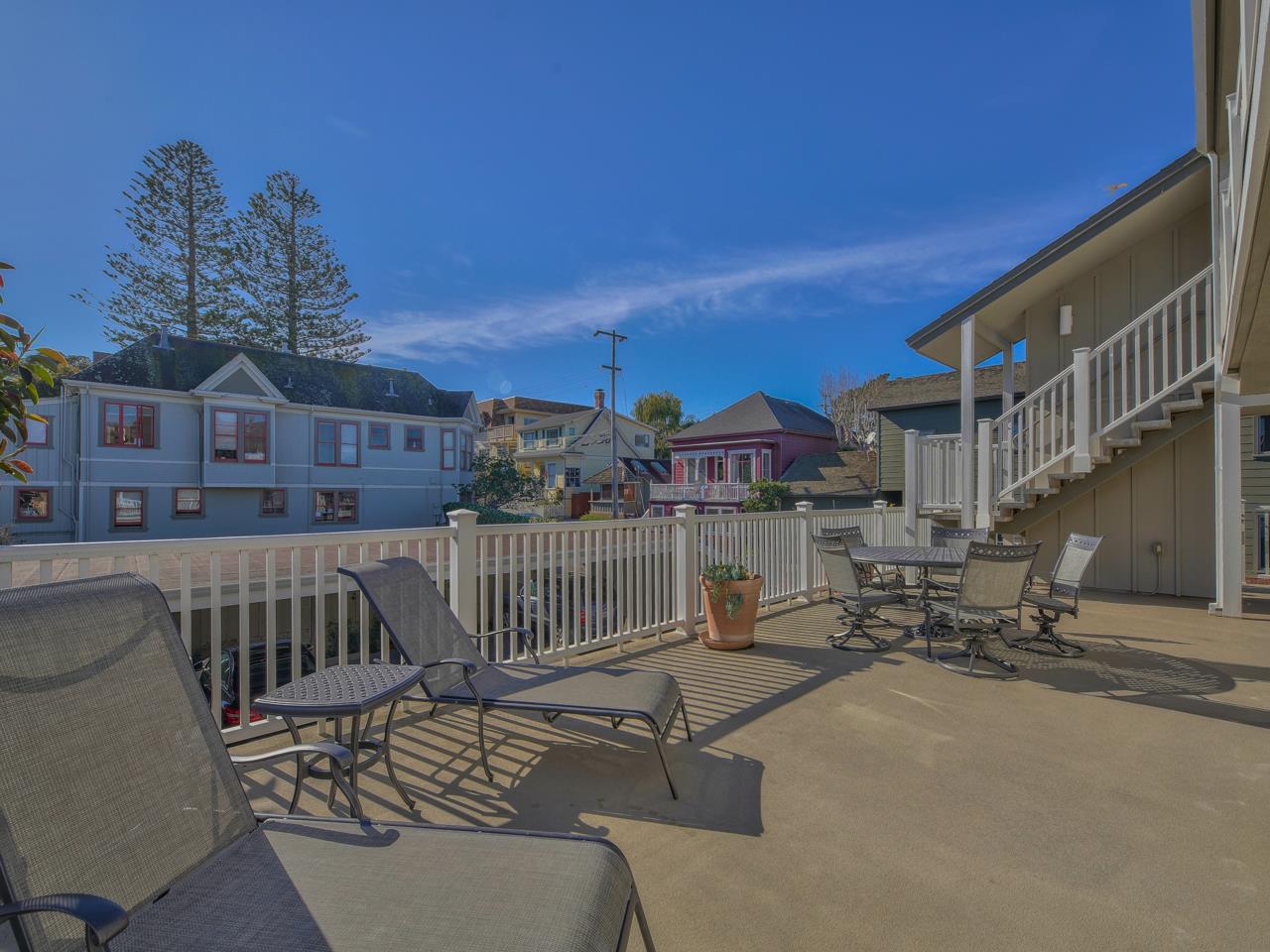 585 Ocean View Blvd 9, Pacific Grove, CA 93950 2 Beds 1 Baths