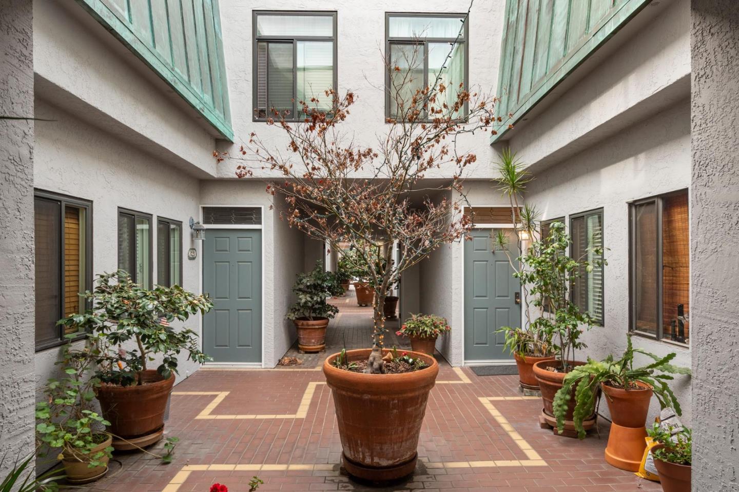 Detail Gallery Image 1 of 1 For 835 Laurel Ave #8,  San Mateo,  CA 94401 - 2 Beds | 2/1 Baths