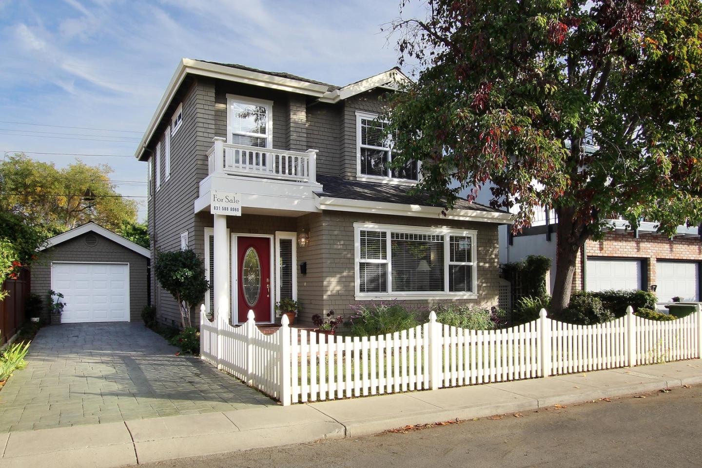 610 Gilroy Dr, Capitola, CA 95010 2 Beds 2/1 Baths (Sold
