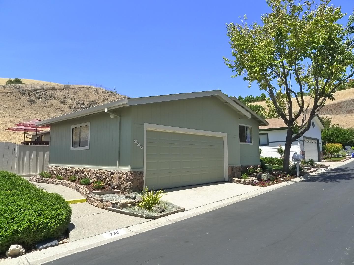 235 Mountain Springs Dr 235, San Jose, CA 95136 2 Beds 3 Baths