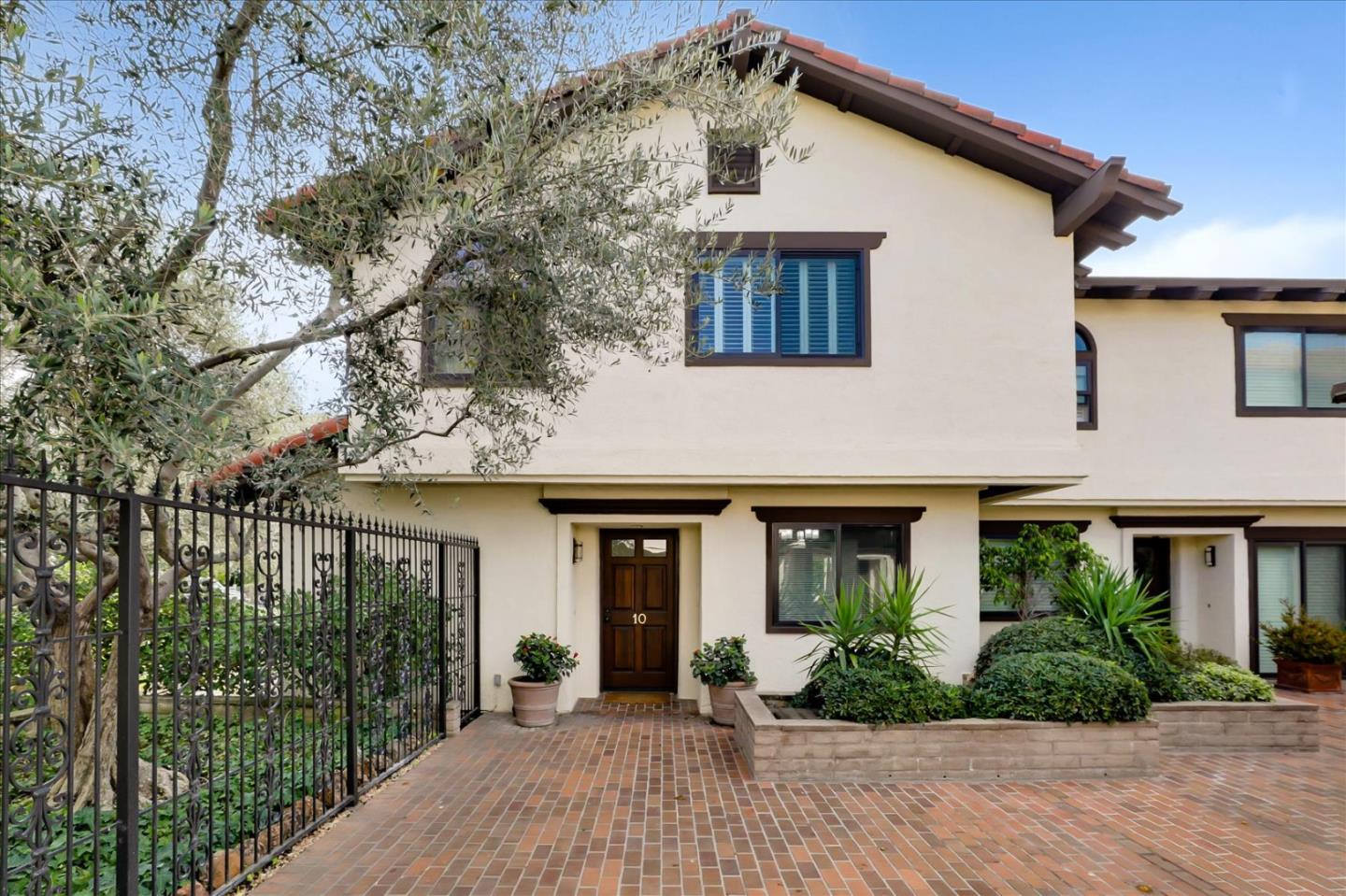 430 Lassen St 10, Los Altos, CA 94022 2 Beds 2/1 Baths (Sold