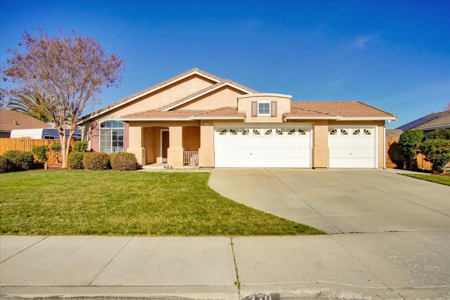 370 Mary Dr, Hollister, CA 95023 4 Beds 2 Baths (Sold) ML81825667