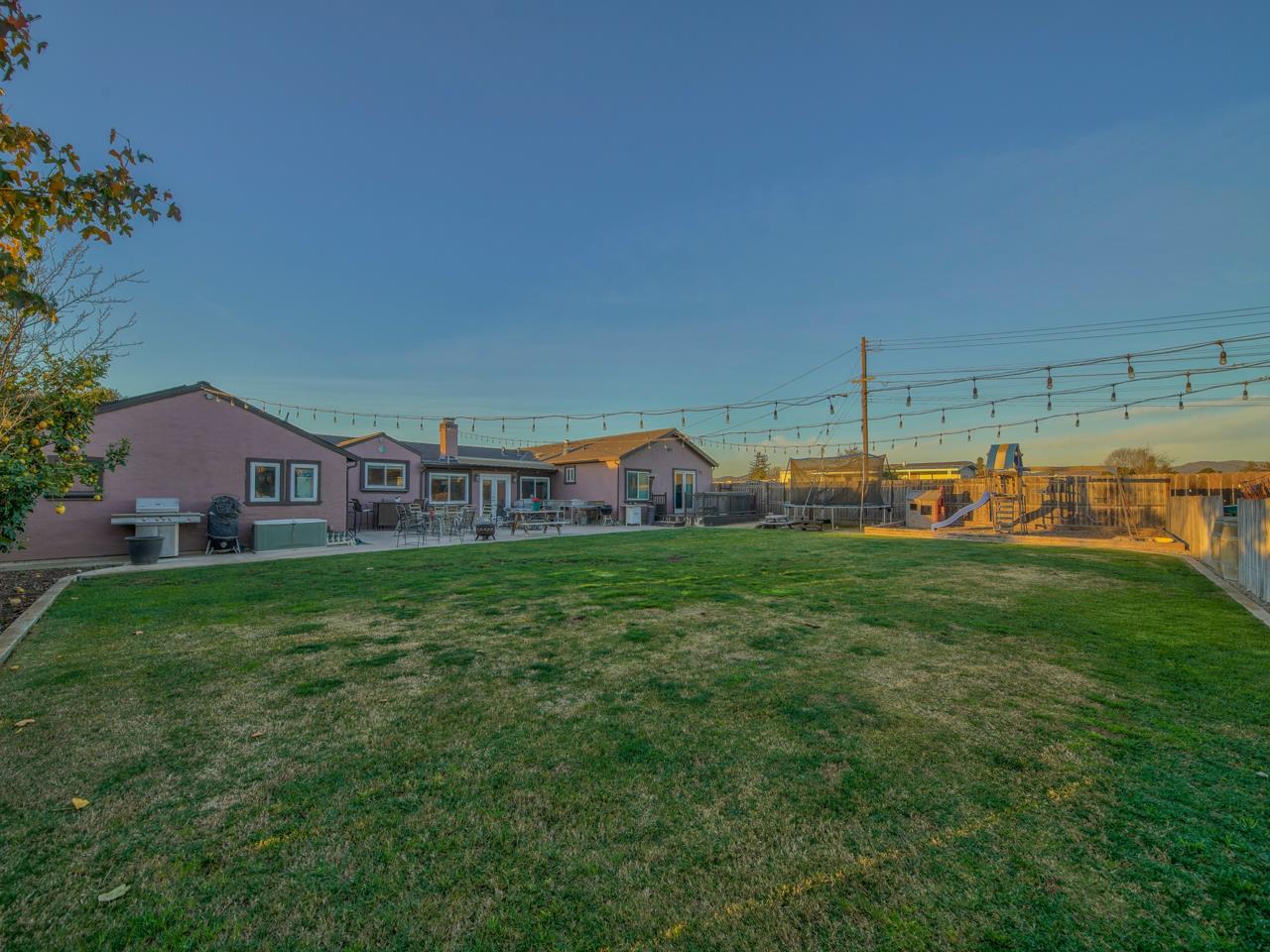 Detail Gallery Image 1 of 1 For 717 Middlefield Rd a,  Salinas,  CA 93906 - 4 Beds | 2 Baths