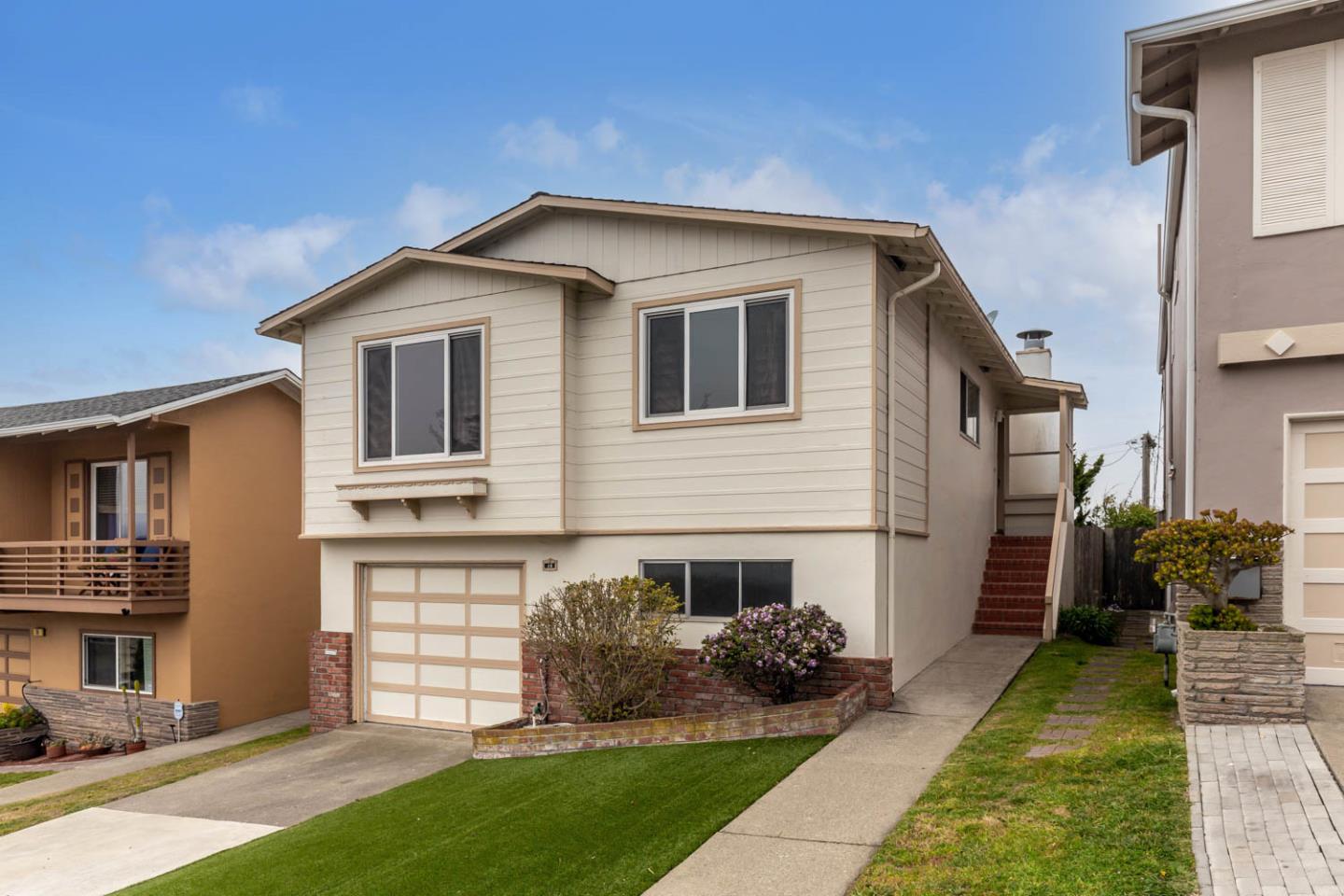 Detail Gallery Image 1 of 1 For 10 Clearview Dr, Daly City,  CA 94015 - 3 Beds | 2 Baths