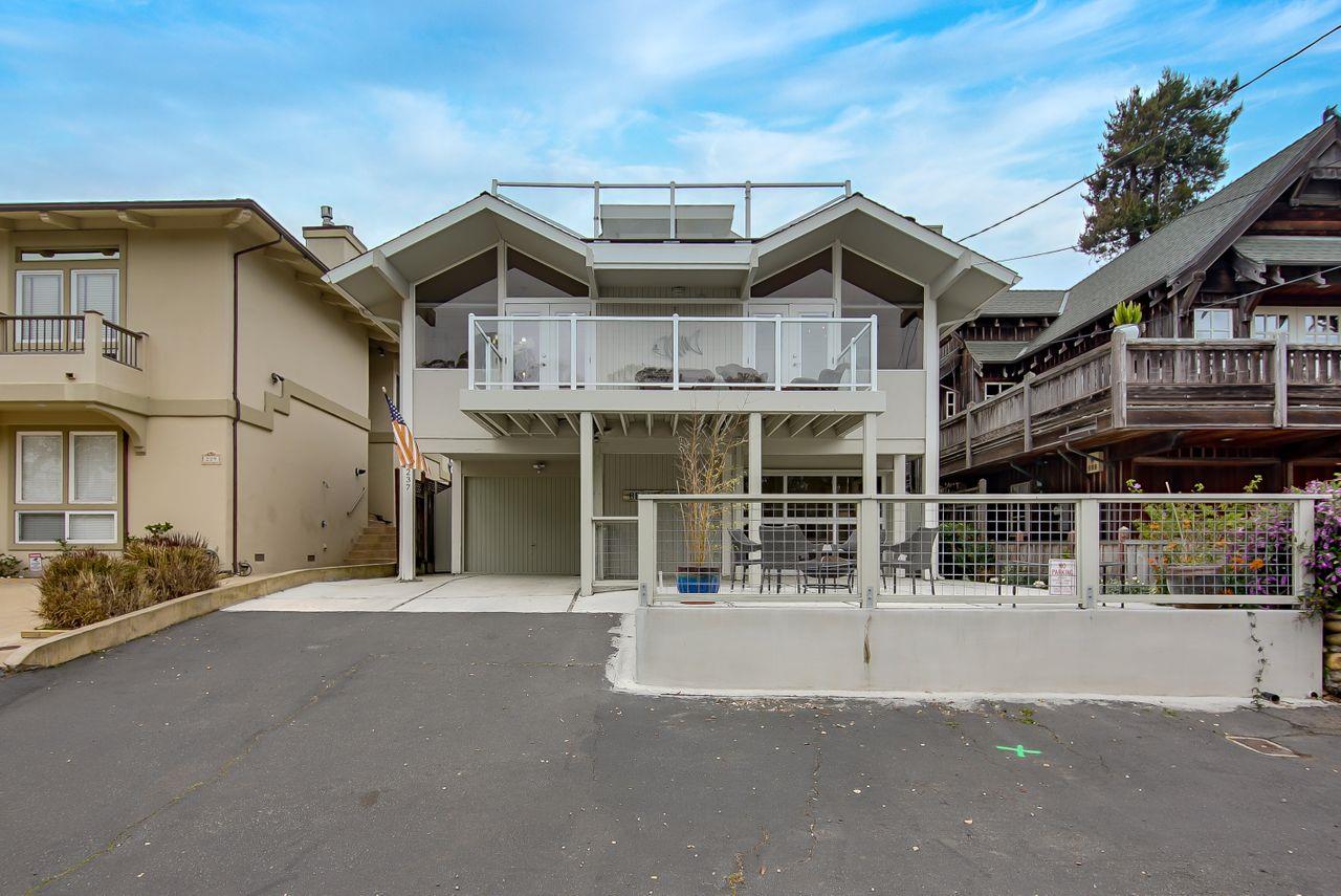 Detail Gallery Image 1 of 1 For 237 21st Ave, Santa Cruz,  CA 95062 - 3 Beds | 2 Baths