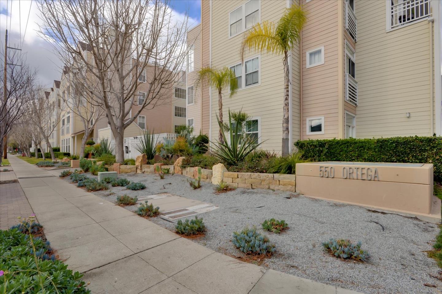 Detail Gallery Image 1 of 1 For 550 Ortega Ave #B226,  Mountain View,  CA 94040 - 2 Beds | 2 Baths