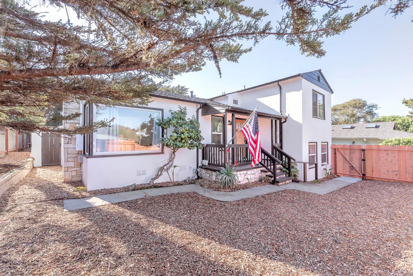 1091 Lighthouse Ave, Pacific Grove, CA 93950 3 Beds 2/1 Baths (Sold