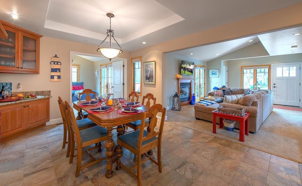 Detail Gallery Image 6 of 17 For 147 14th St, Pacific Grove,  CA 93950 - 3 Beds | 3 Baths