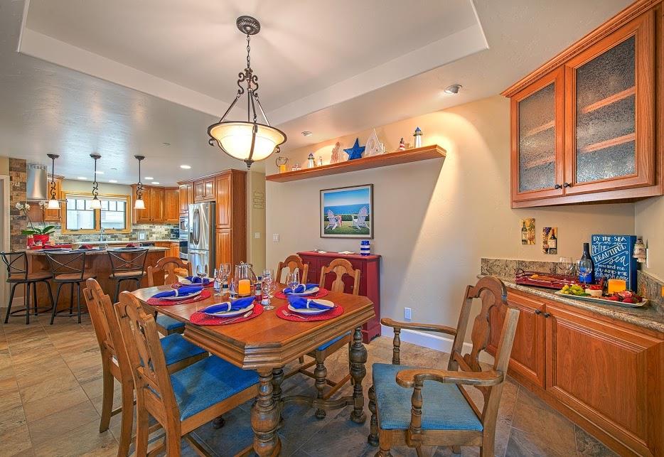 Detail Gallery Image 8 of 17 For 147 14th St, Pacific Grove,  CA 93950 - 3 Beds | 3 Baths