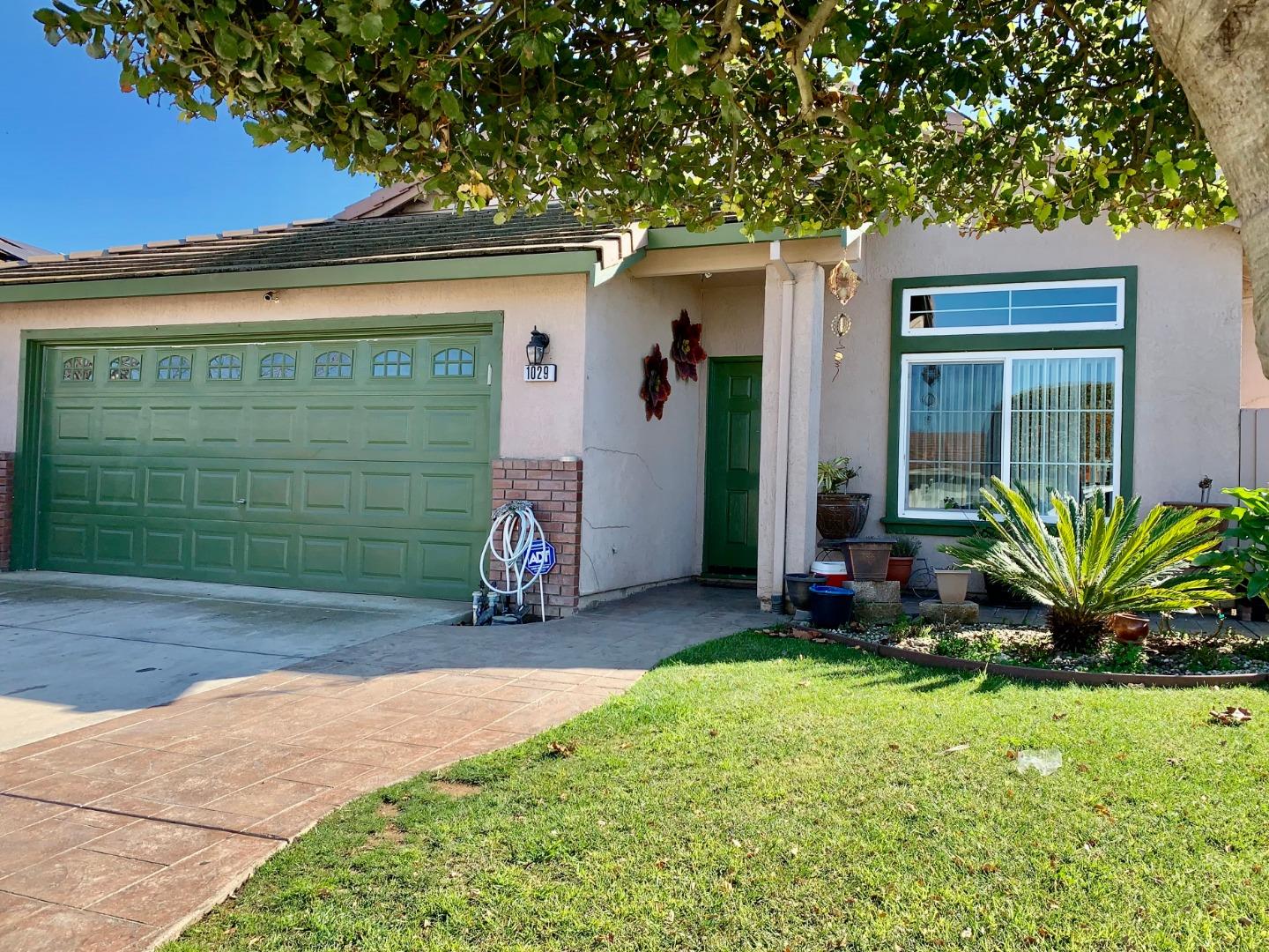 1029 Eagle Dr, Salinas, CA 93905 4 Beds 2 Baths (Sold) ML81828403