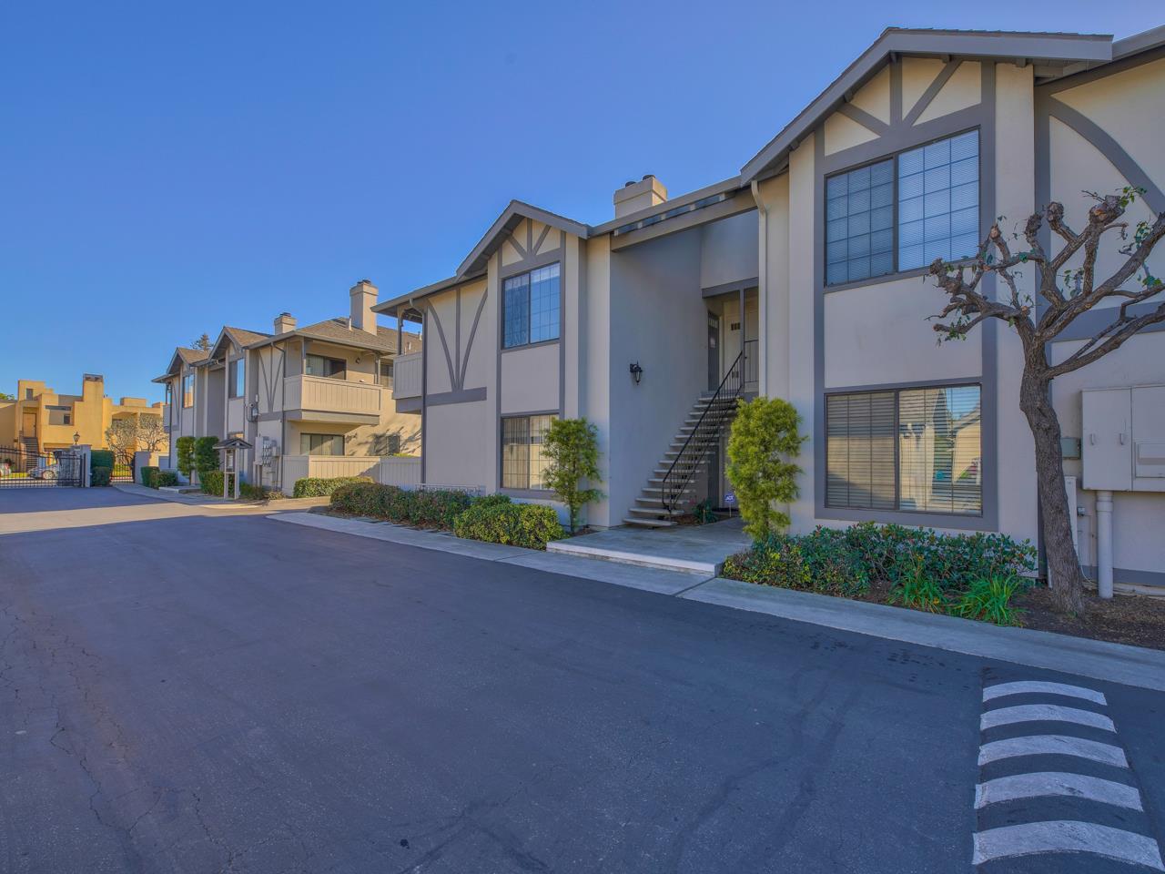 Detail Gallery Image 1 of 1 For 1054 Padre Dr #3,  Salinas,  CA 93901 - 2 Beds | 1 Baths