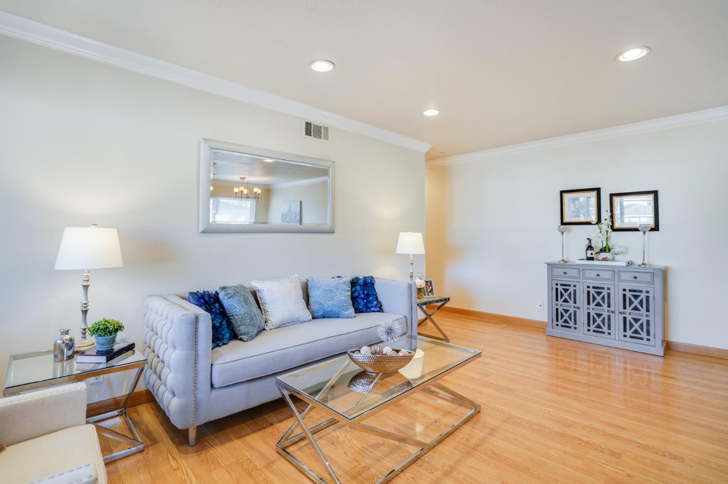 Detail Gallery Image 1 of 1 For 5633 Calmor Ave #4,  San Jose,  CA 95123 - 2 Beds | 1 Baths