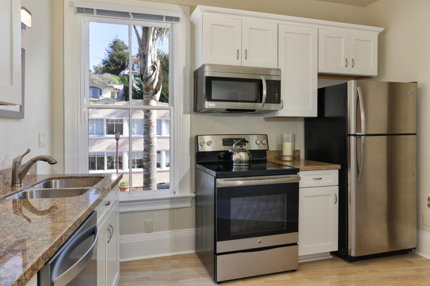 201 Monterey Avenue, CAPITOLA, California 95010, ,Comm Ri Multi-units 5+,For Sale,Monterey Avenue,ML81829249