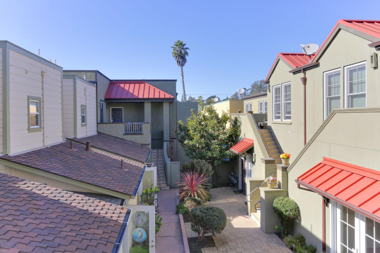 201 Monterey Avenue, CAPITOLA, California 95010, ,Comm Ri Multi-units 5+,For Sale,Monterey Avenue,ML81829249