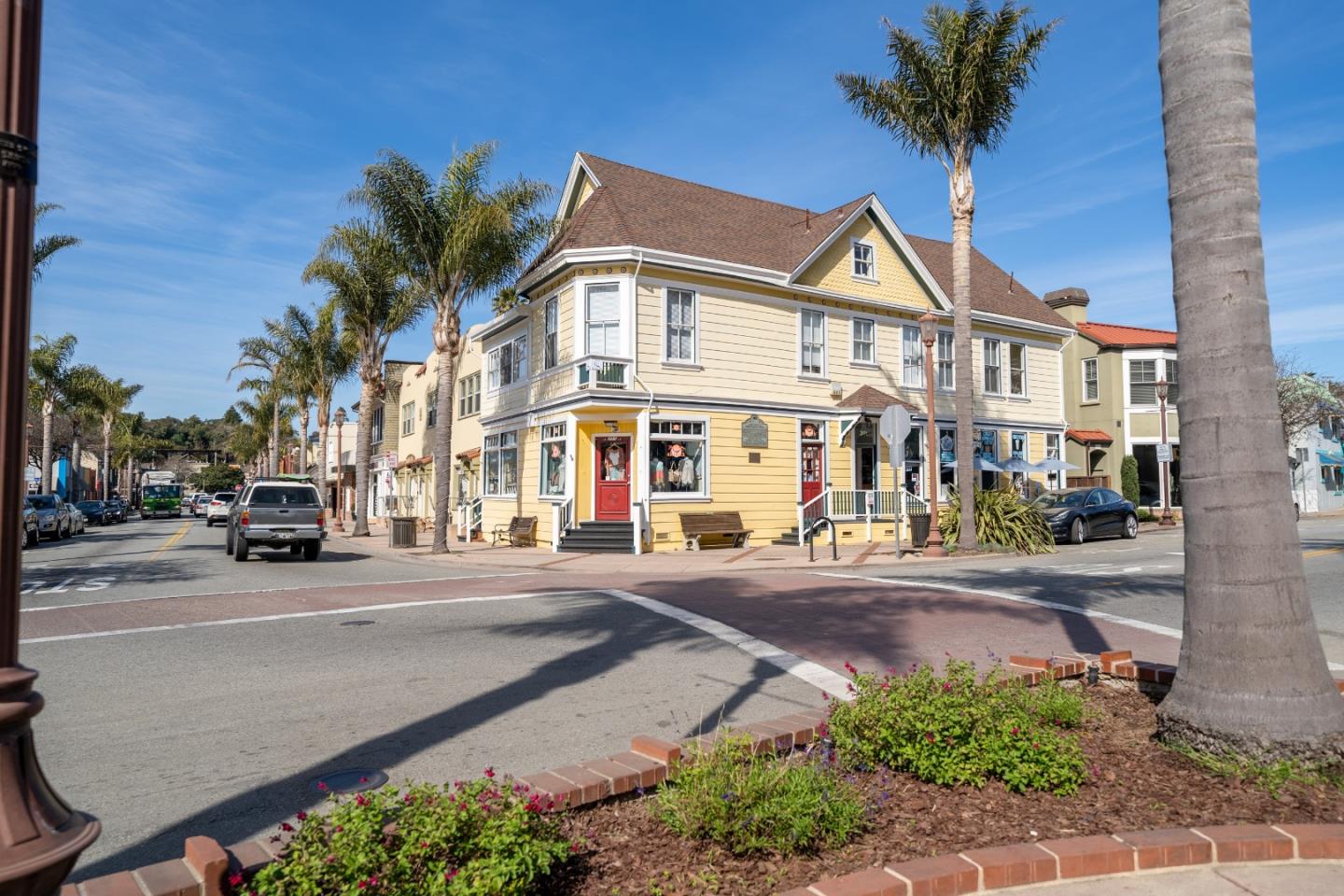 201 Monterey Avenue, CAPITOLA, California 95010, ,Comm Ri Multi-units 5+,For Sale,Monterey Avenue,ML81829249