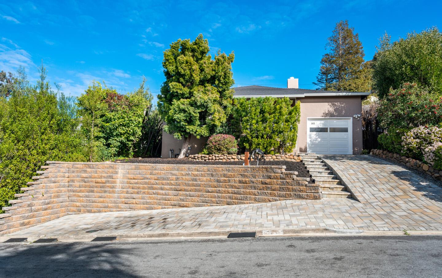 185 Fir St, San Carlos, CA 94070 3 Beds 2 Baths (Sold) ML81829323