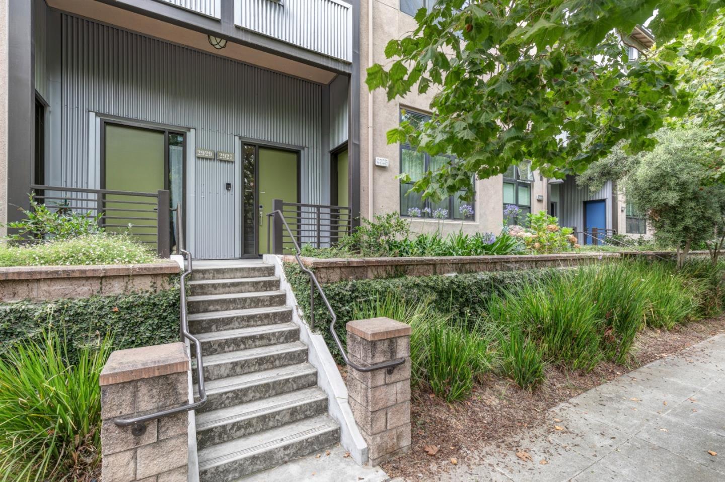 Detail Gallery Image 1 of 1 For 2927 Glascock St #119,  Oakland,  CA 94601 - 3 Beds | 2 Baths
