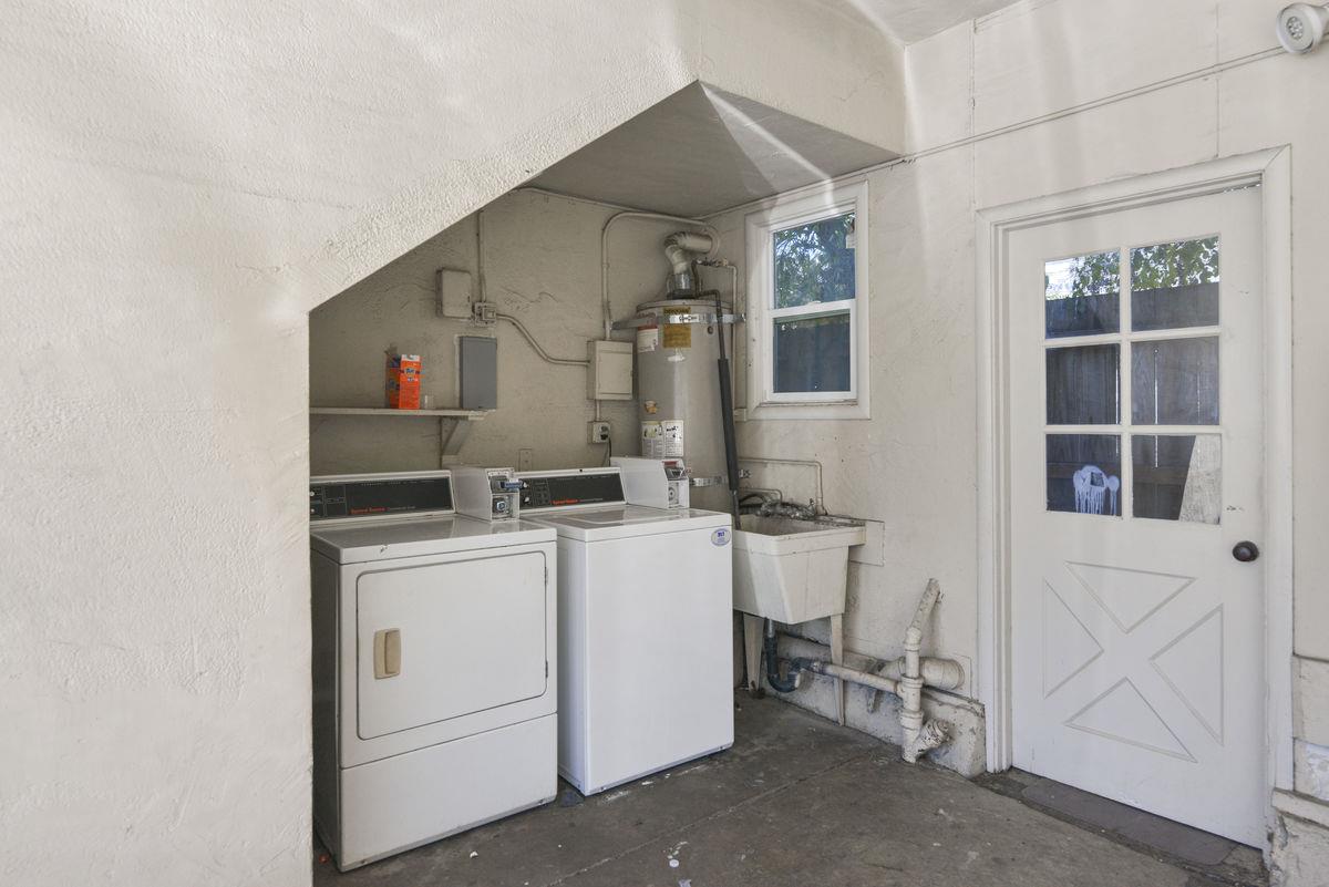 825 Adams Street, REDWOOD CITY, California 94061, ,Comm Ri Multi-units 5+,For Sale,Adams Street,ML81829488