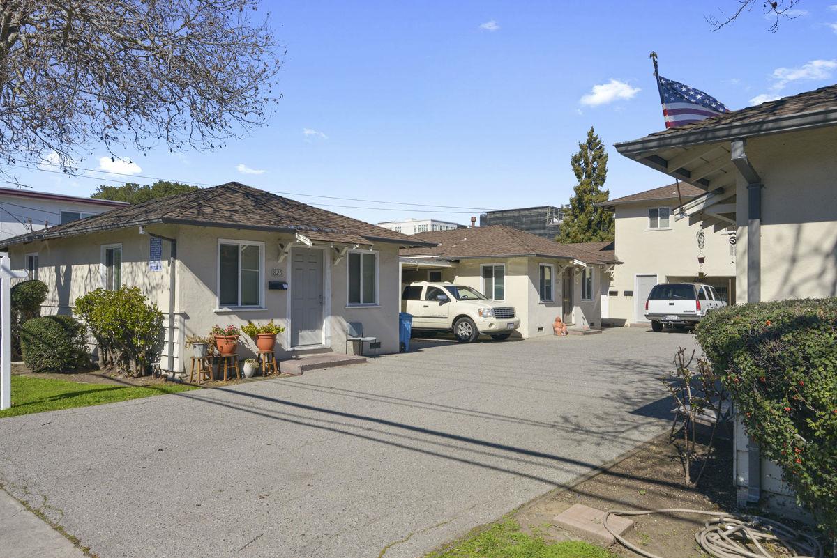 825 Adams Street, REDWOOD CITY, California 94061, ,Comm Ri Multi-units 5+,For Sale,Adams Street,ML81829488