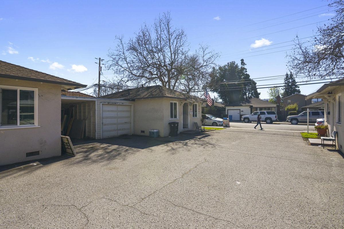 825 Adams Street, REDWOOD CITY, California 94061, ,Comm Ri Multi-units 5+,For Sale,Adams Street,ML81829488