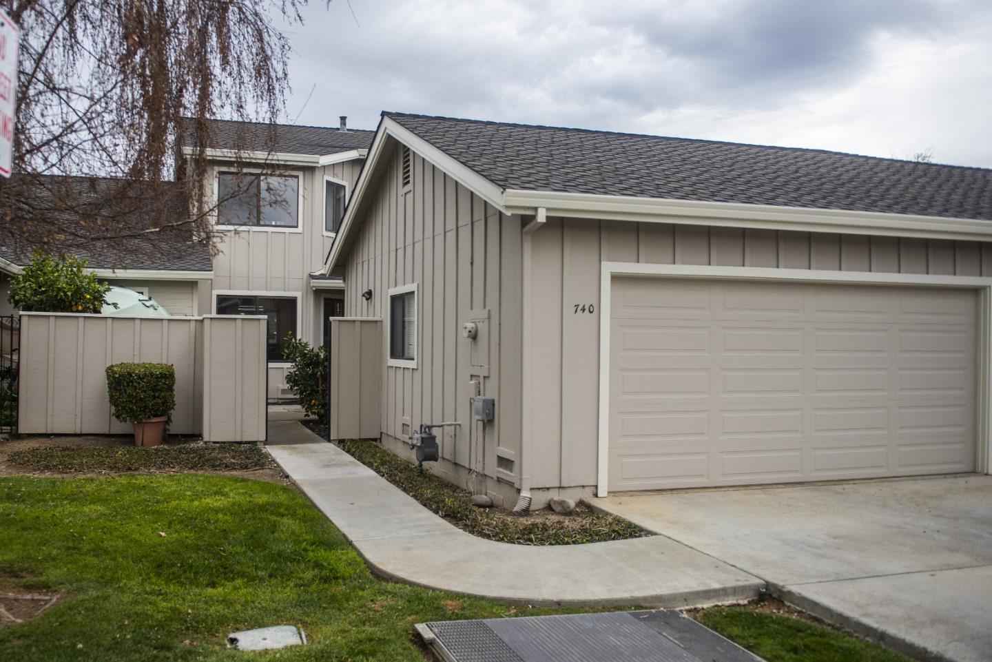 Detail Gallery Image 1 of 1 For 740 Duffin Dr, Hollister,  CA 95023 - 2 Beds | 2/1 Baths