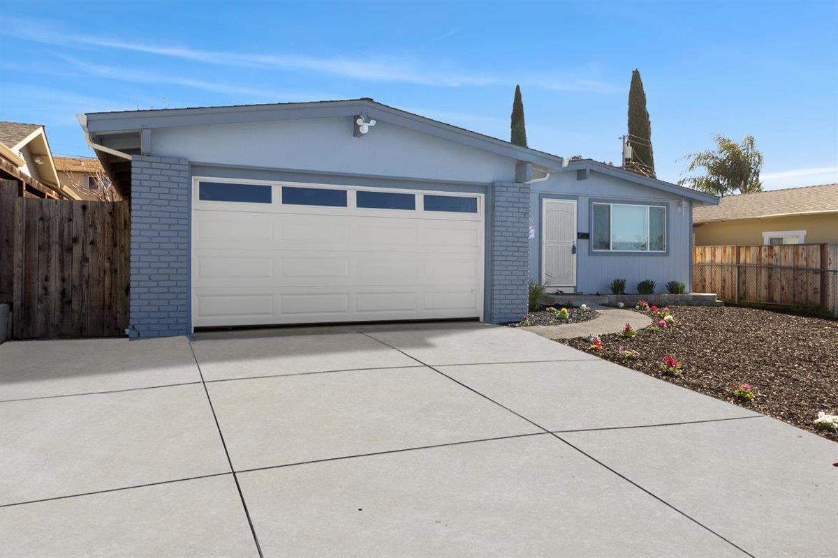 Detail Gallery Image 1 of 1 For 3330 Mount Logan Dr, San Jose,  CA 95127 - 3 Beds | 2 Baths