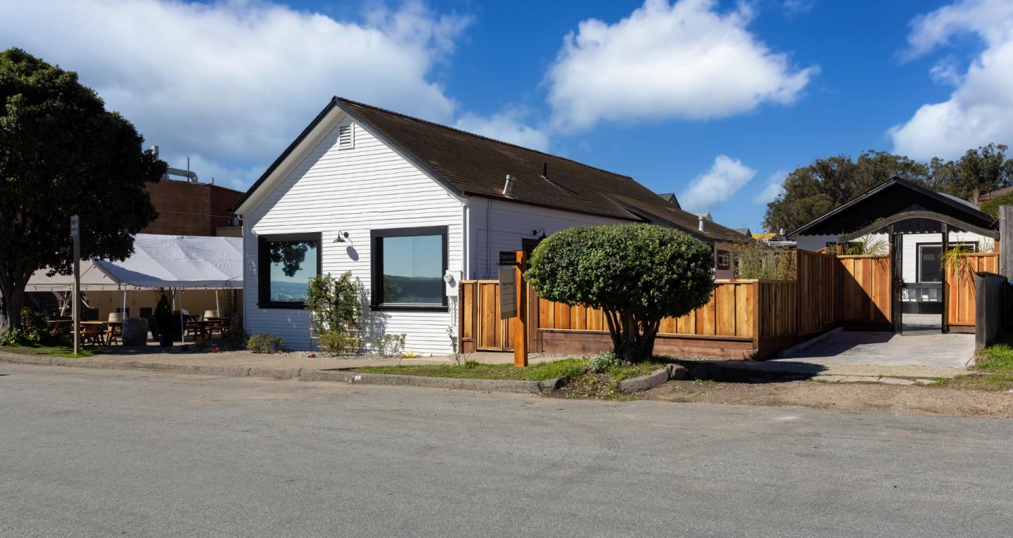 31 Davenport Ave, Davenport, CA 95017 4 Beds 5 Baths (Sold