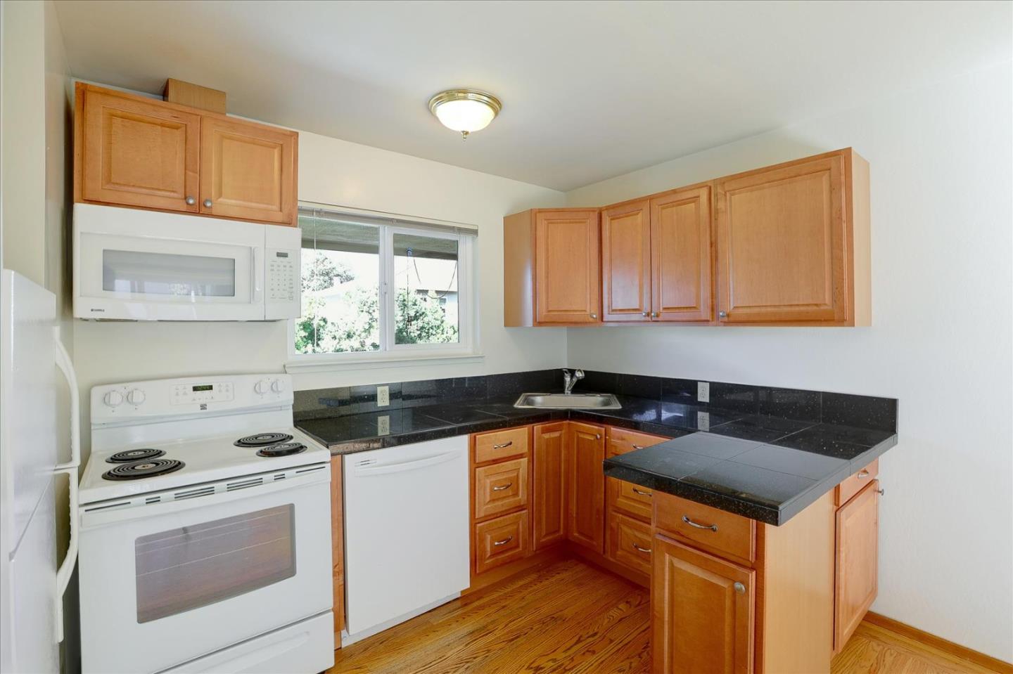 825 Cowper Street, PALO ALTO, California 94301, ,Comm Ri Multi-units 5+,For Sale,Cowper Street,ML81830351