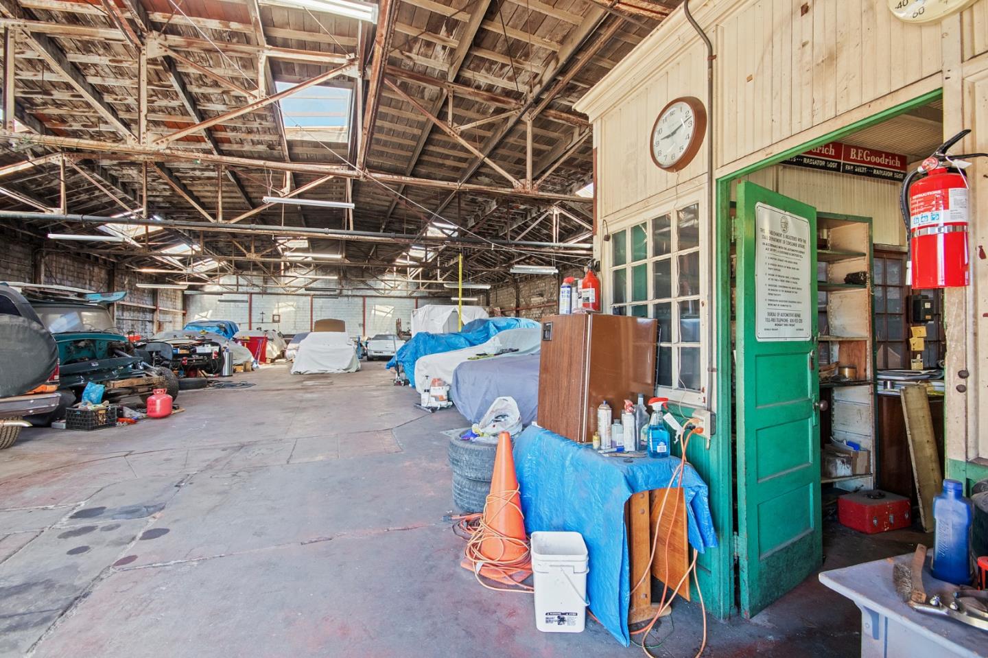 2515 Seminary Avenue, OAKLAND, California 94605, ,Comm Industrial For Sale,For Sale,Seminary Avenue,40963439