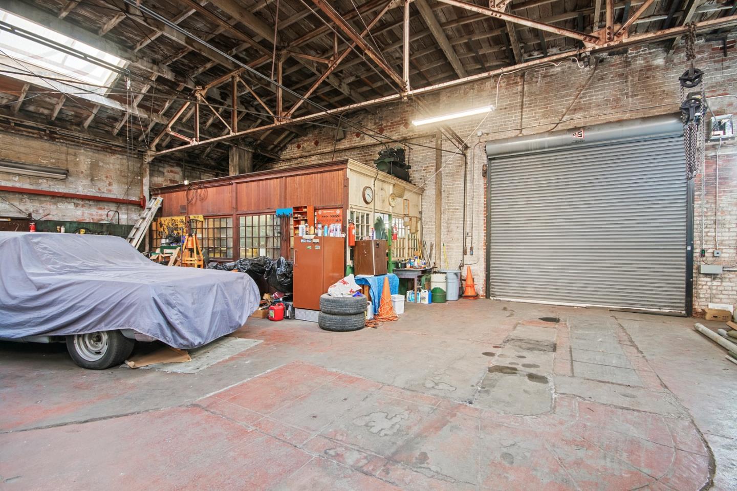 2515 Seminary Avenue, OAKLAND, California 94605, ,Comm Industrial For Sale,For Sale,Seminary Avenue,40963439