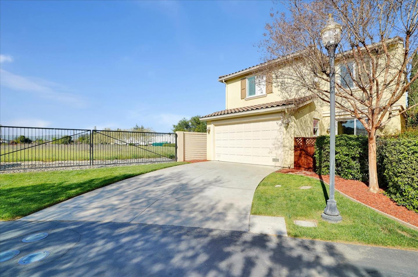 Detail Gallery Image 1 of 1 For 7950 English Oak Cir, Gilroy,  CA 95020 - 3 Beds | 2/1 Baths